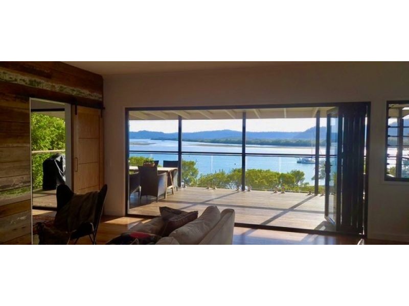 2 Schooner Street, Russell Island QLD 4184