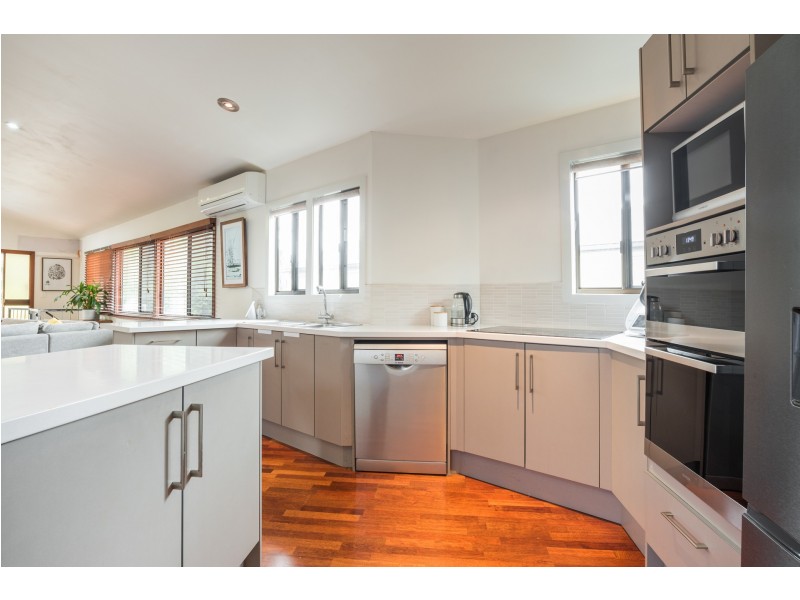 8 Dempster Street, Toowong QLD 4066