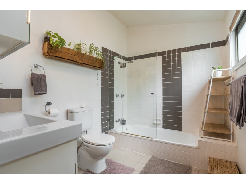 8 Dempster Street, Toowong QLD 4066