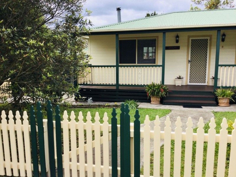 8 Bergalia Street, Moruya NSW 2537