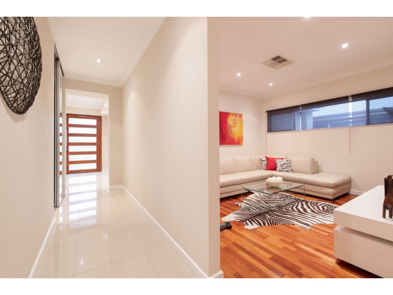 2 Arkle Place, Woodcroft SA 5162