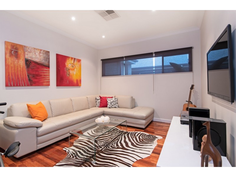 2 Arkle Place, Woodcroft SA 5162