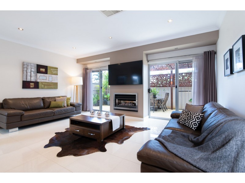 2 Arkle Place, Woodcroft SA 5162