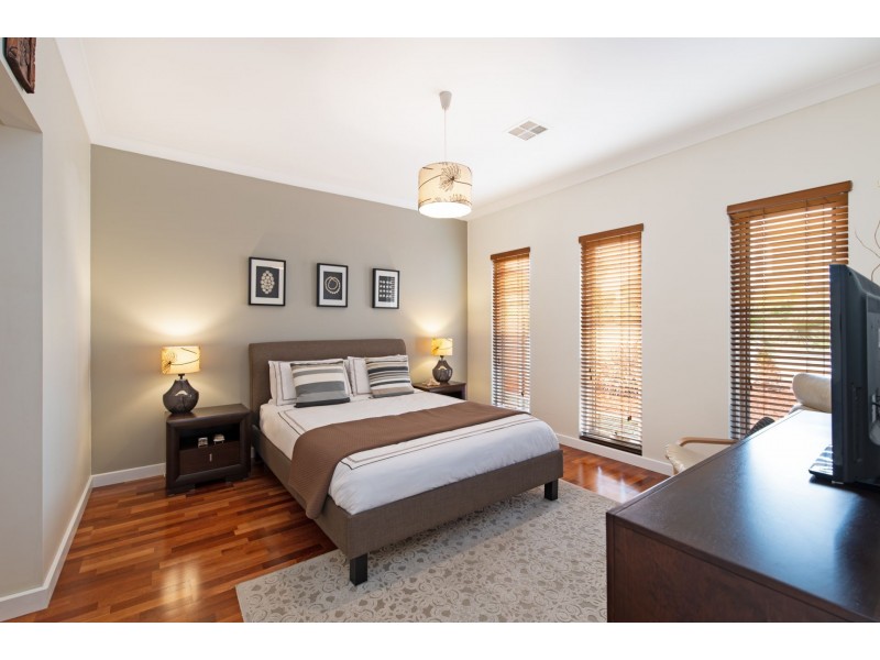 2 Arkle Place, Woodcroft SA 5162