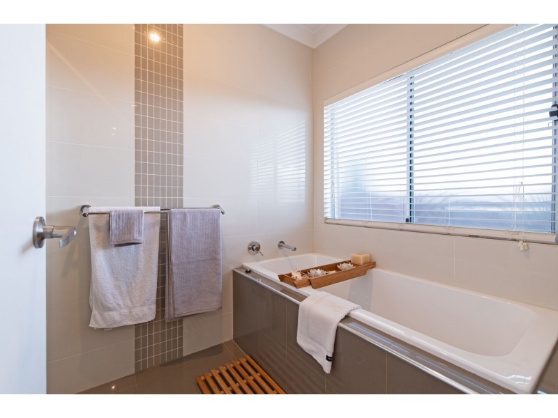 2 Arkle Place, Woodcroft SA 5162