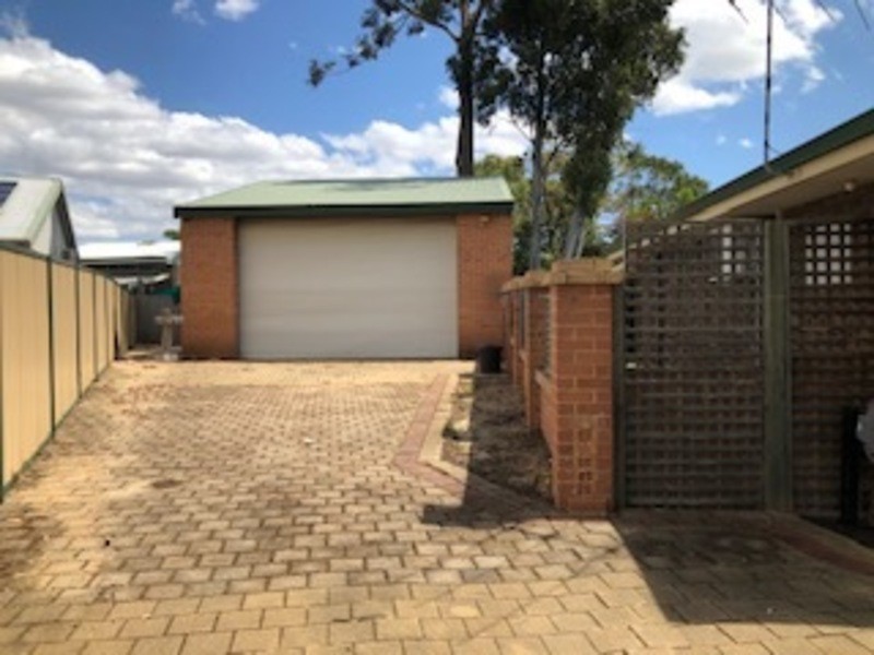 8 The Citadel, Forrestfield WA 6058