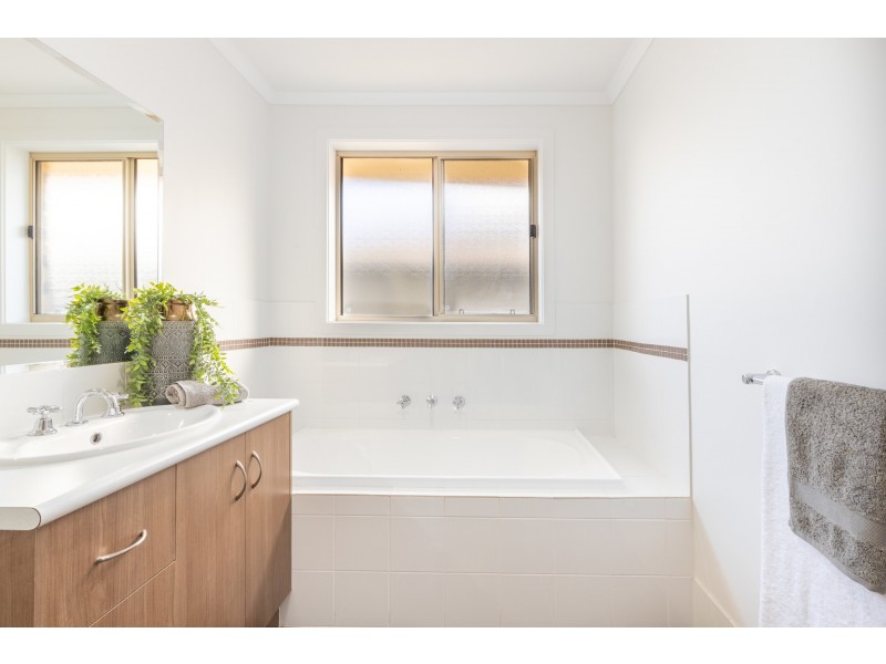 9 St Clair Ave, Andrews Farm SA 5114