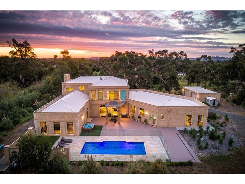 13 Jeanette Maree Court, Kilsyth VIC 3137