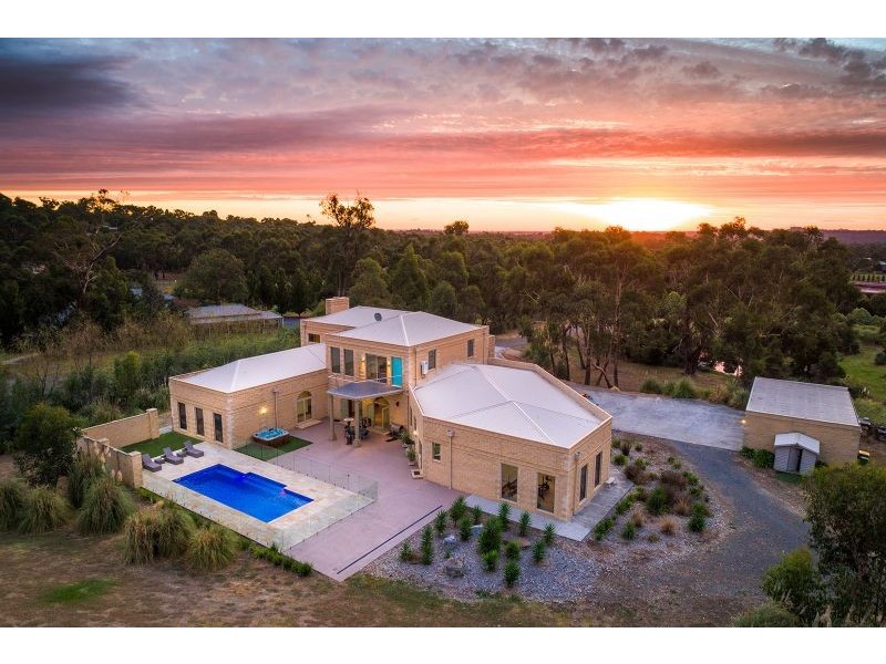 13 Jeanette Maree Court, Kilsyth VIC 3137