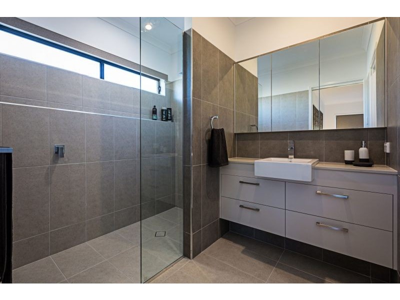 18 Halcro Street, Pialba QLD 4655