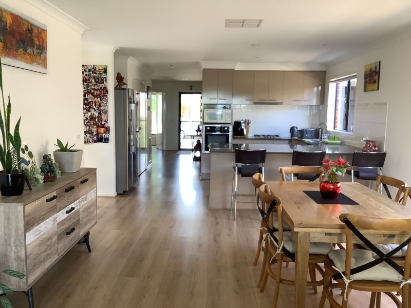 8 Cups Court, Clyde North VIC 3978