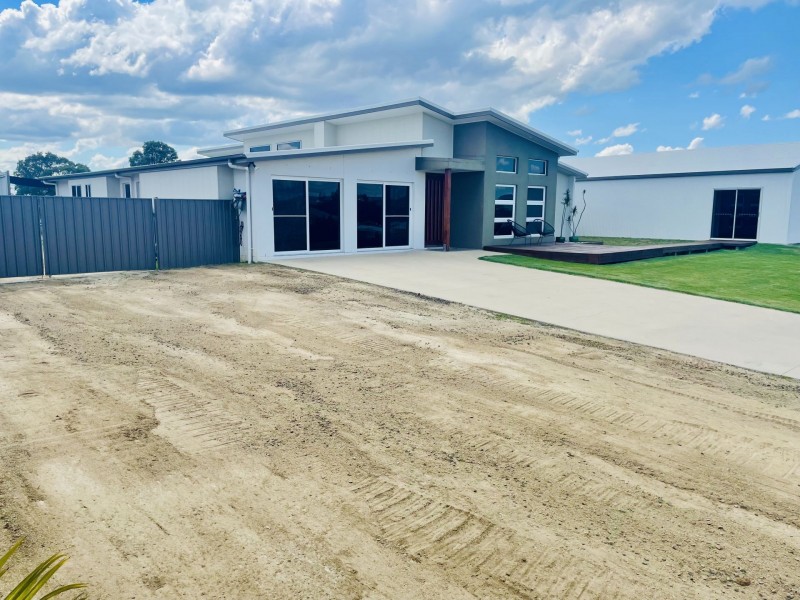 22-24 Highland Way, Biloela QLD 4715