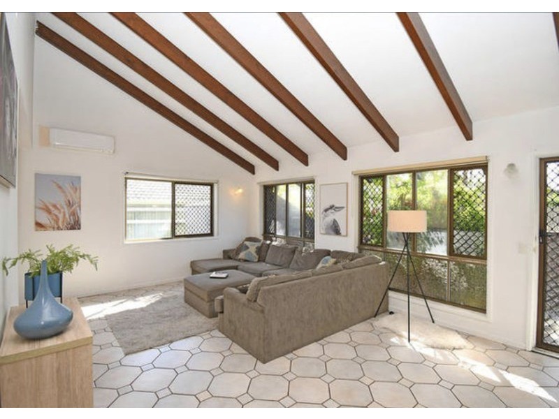 51 Hansen Street, Urangan QLD 4655