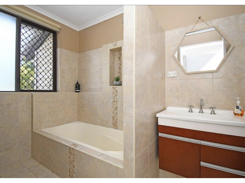 51 Hansen Street, Urangan QLD 4655