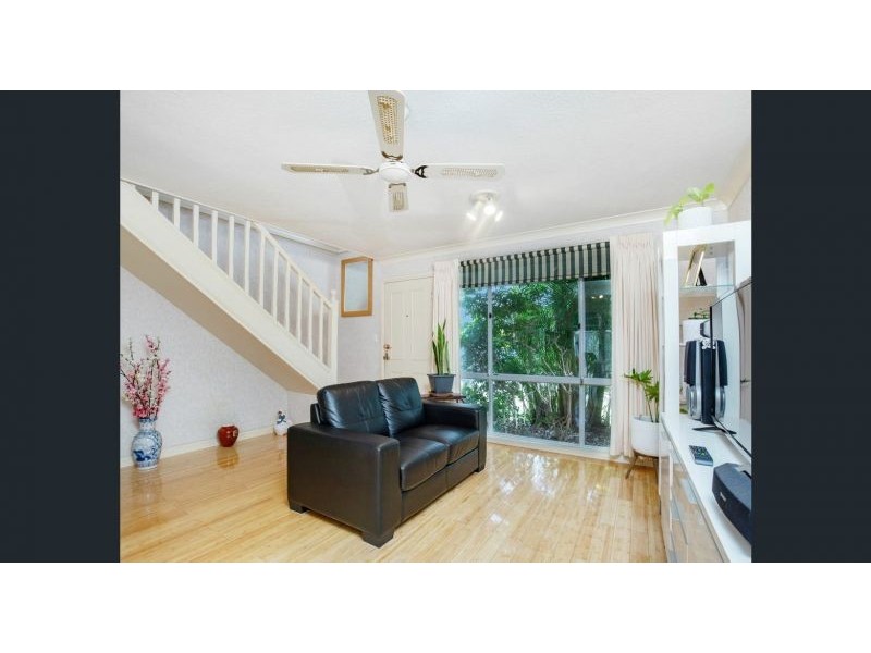 34/2 St Kevins Avenue, Benowa QLD 4217