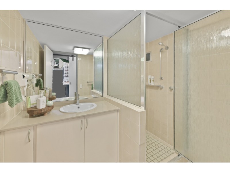 10/107 Esplanade, Cairns City QLD 4870