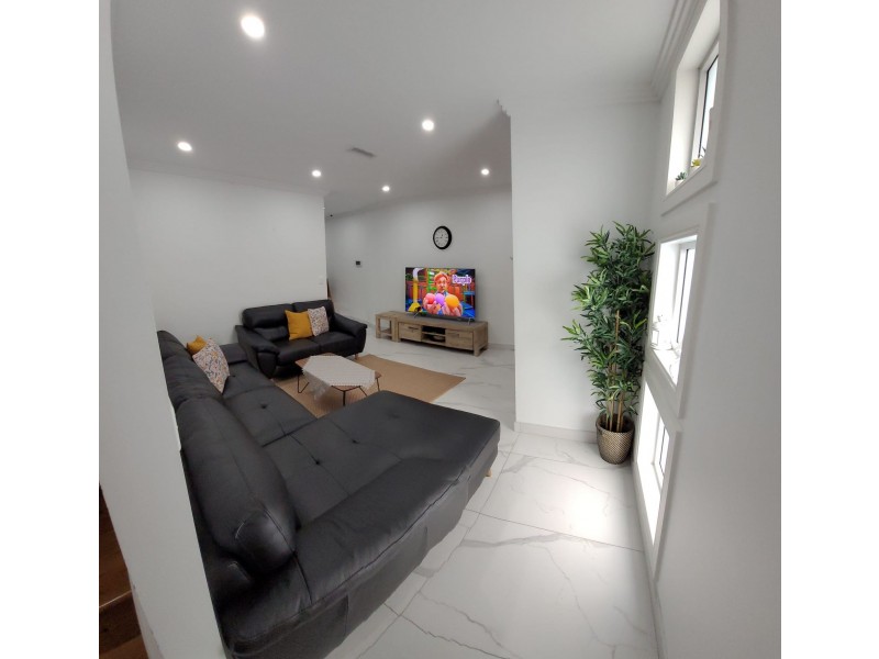 10C & 10D Chrysanthemum Avenue, Lurnea NSW 2170