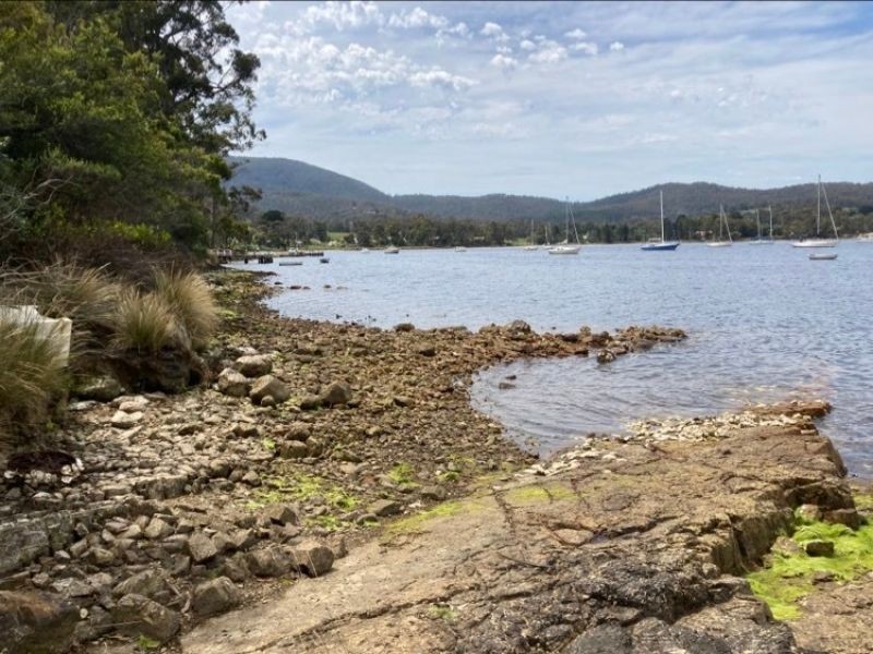 37 Chuter St, Deep Bay TAS 7112
