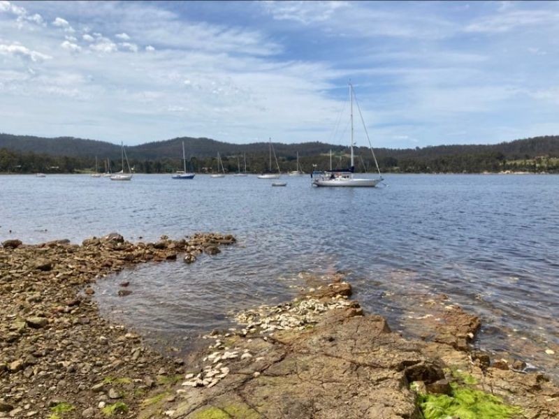37 Chuter St, Deep Bay TAS 7112