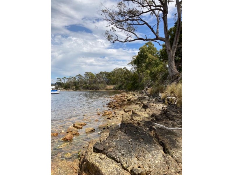 37 Chuter St, Deep Bay TAS 7112