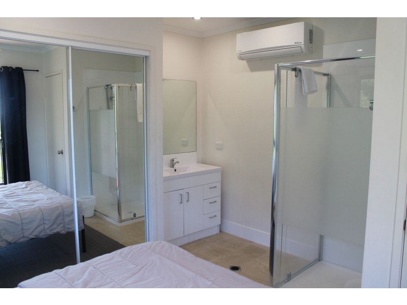 23 Yachtsmans Parade, Cannonvale QLD 4802