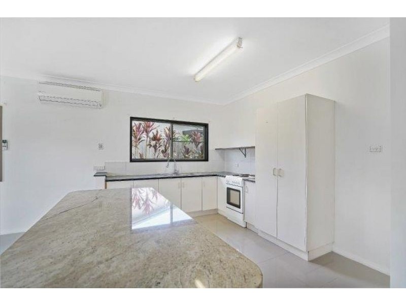 10 Kangaroo st, Bentley Park QLD 4869