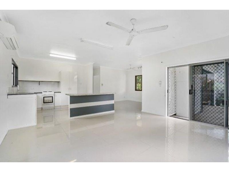 10 Kangaroo st, Bentley Park QLD 4869