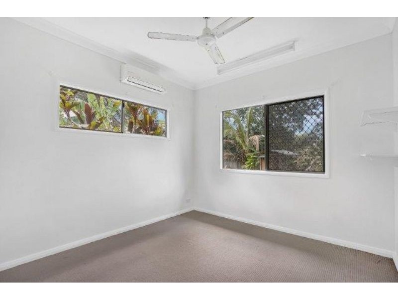 10 Kangaroo st, Bentley Park QLD 4869