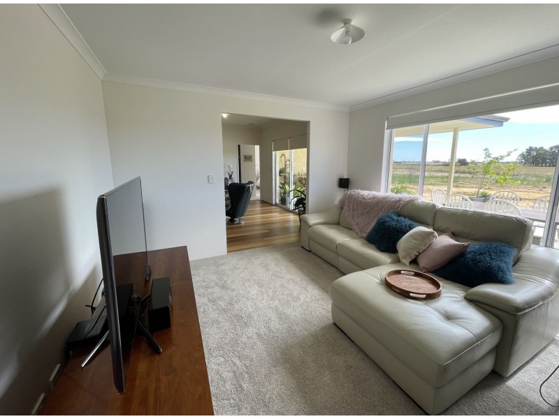 387 Oates Road, Tutunup WA 6280