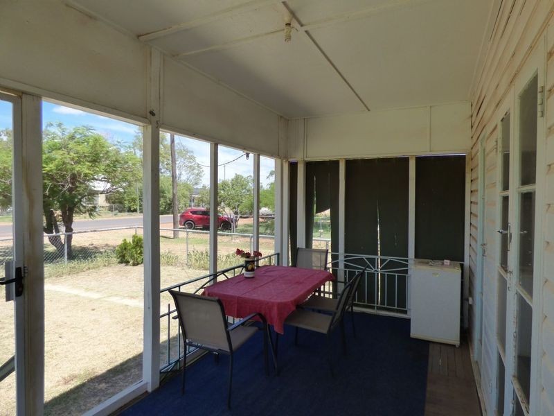 10 Moore St, Dirranbandi QLD 4486