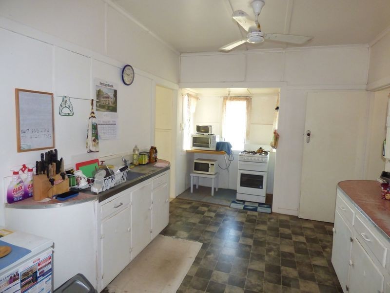 10 Moore St, Dirranbandi QLD 4486