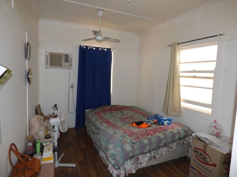10 Moore St, Dirranbandi QLD 4486