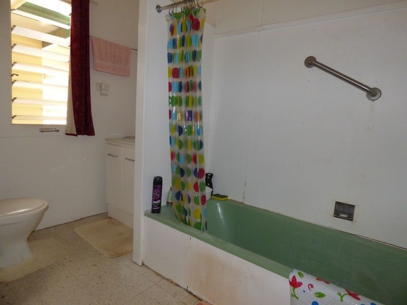 10 Moore St, Dirranbandi QLD 4486