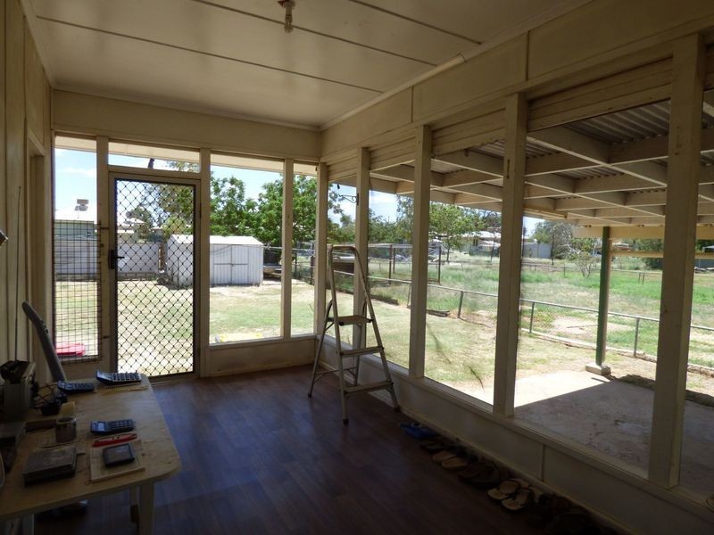 10 Moore St, Dirranbandi QLD 4486