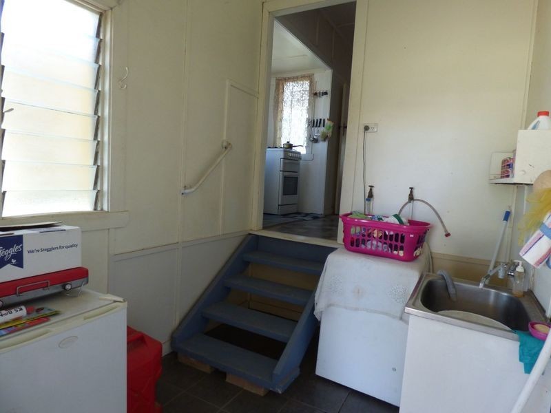 10 Moore St, Dirranbandi QLD 4486