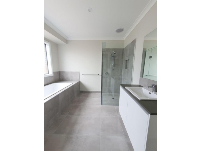 10 Chris Crescent, Traralgon VIC 3844
