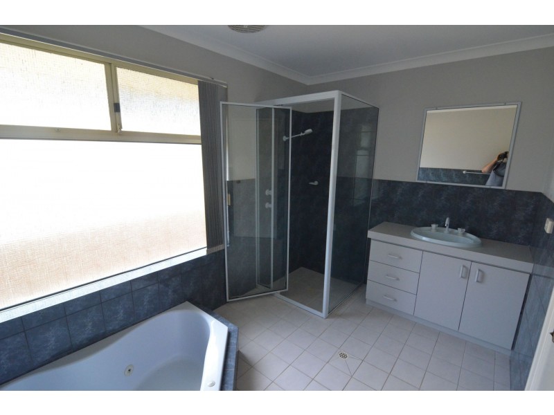 69 Premier Circle, Spencer Park WA 6330