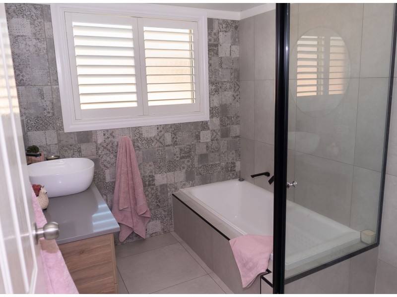26 Atherton Crescent, Tatton NSW 2650