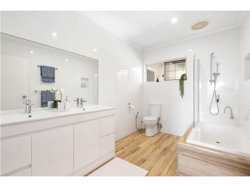 6 Bunning Street, Indooroopilly QLD 4068