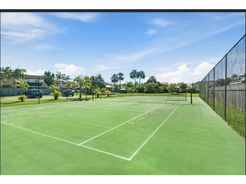 18/21 St Kevins Ave, Benowa QLD 4217