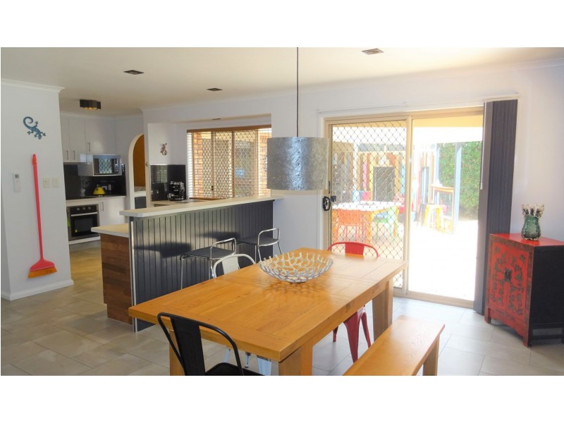 68 Rue Montaigne, Petrie QLD 4502