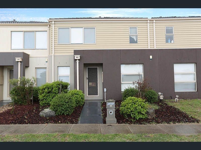 32 Featherbrook Drive, Point Cook VIC 3030