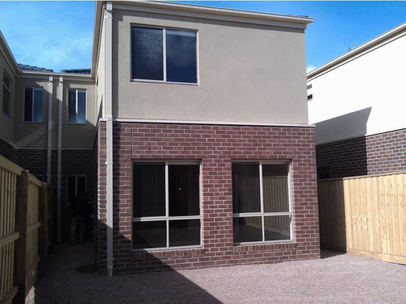 32 Featherbrook Drive, Point Cook VIC 3030