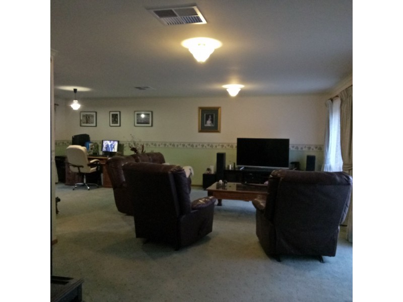 18 De Lisle ave, Sunbury VIC 3429