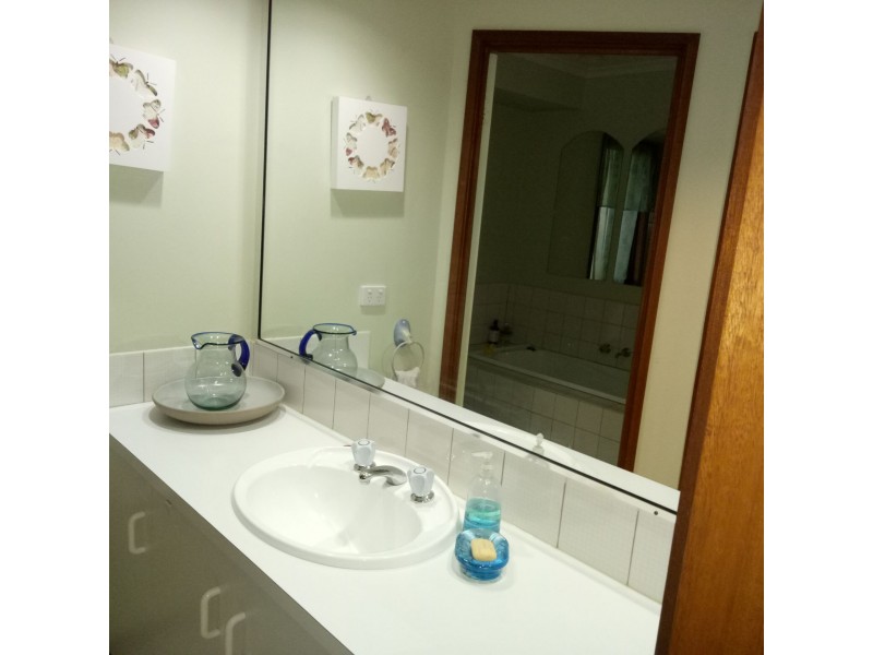 18 De Lisle ave, Sunbury VIC 3429