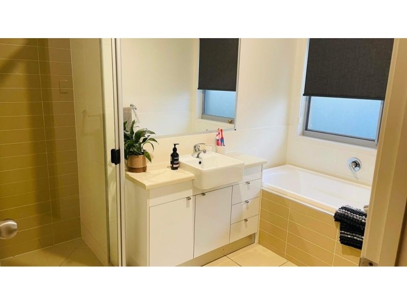 11 Yatay St, Rural View QLD 4740