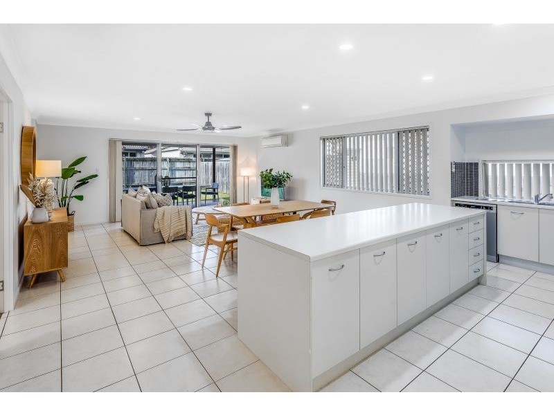 9 Frances Court, Kallangur QLD 4503