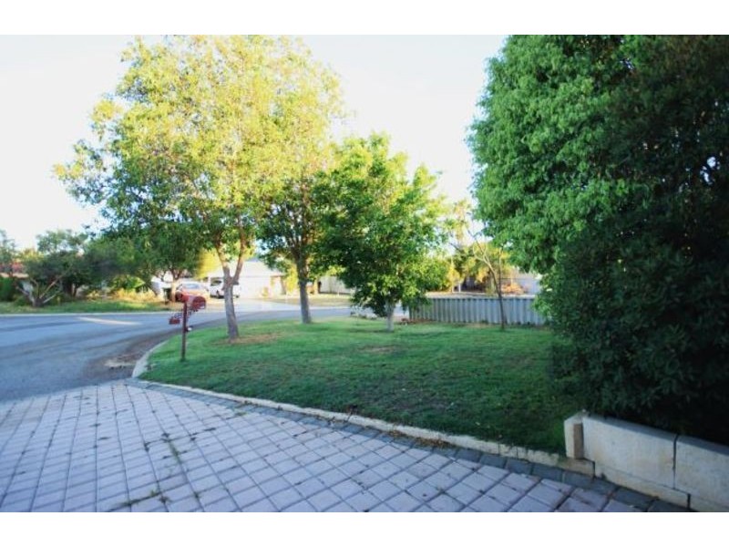 23 Pinewood Place, Beechboro WA 6063