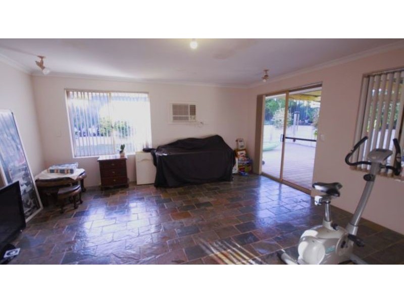 23 Pinewood Place, Beechboro WA 6063