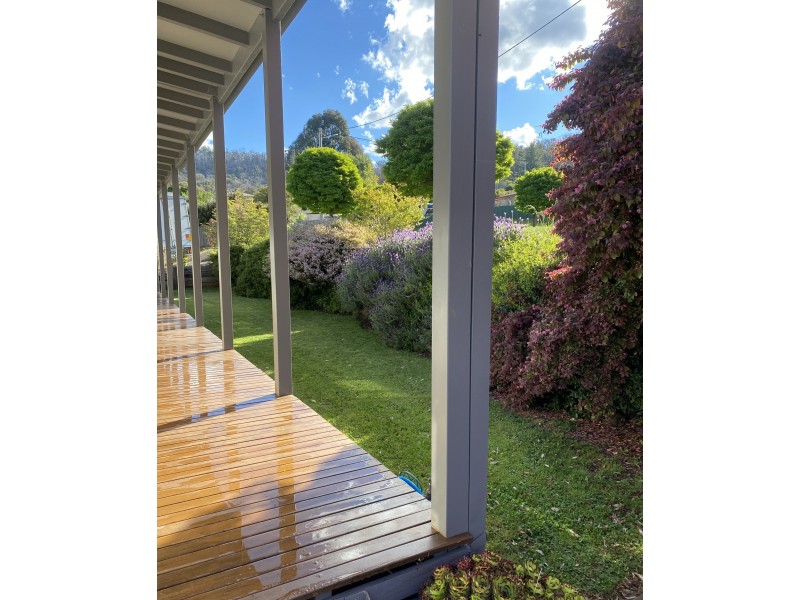 12 Bonza Crescent, Batlow NSW 2730